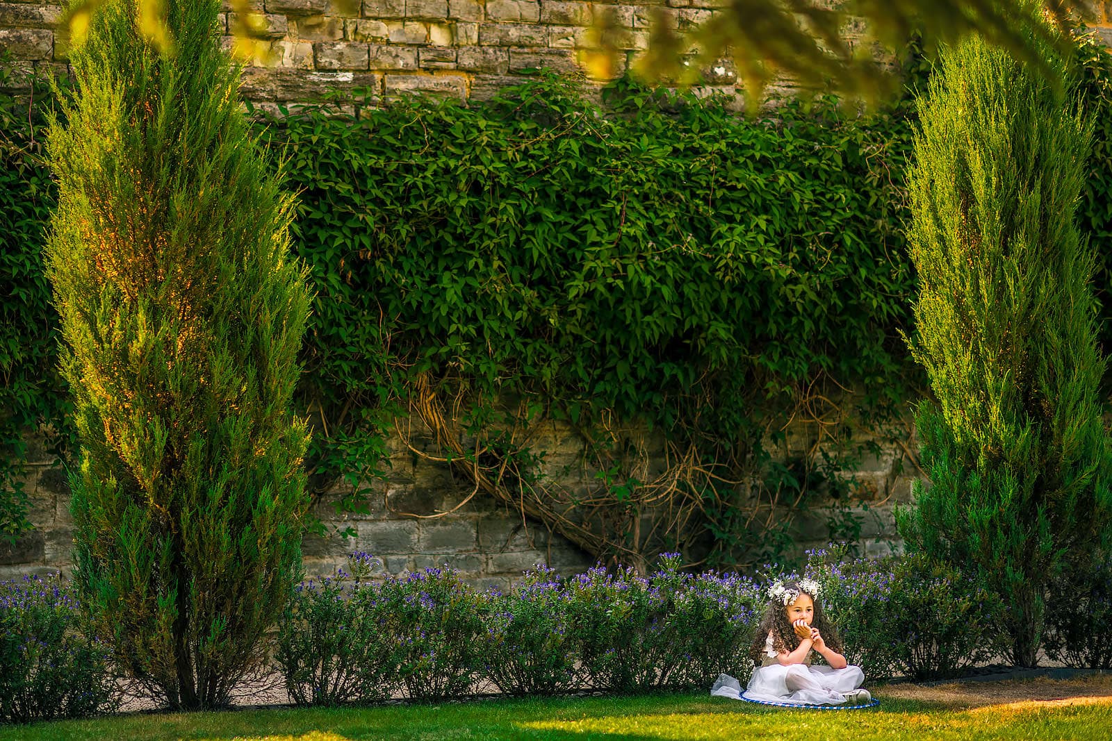 Little moments captured reportage style by Cotswolds wedding photographer Dan Morris
